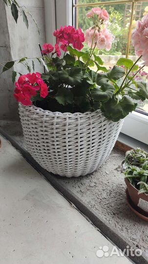 Кашпо из искусственного ротанга