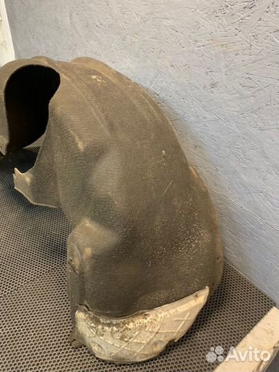 Подкрылок задний правый Bentley Continental Flying