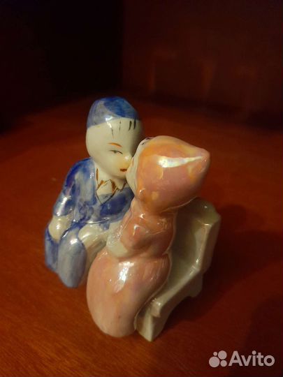Статуэтка влюбленные фарфор