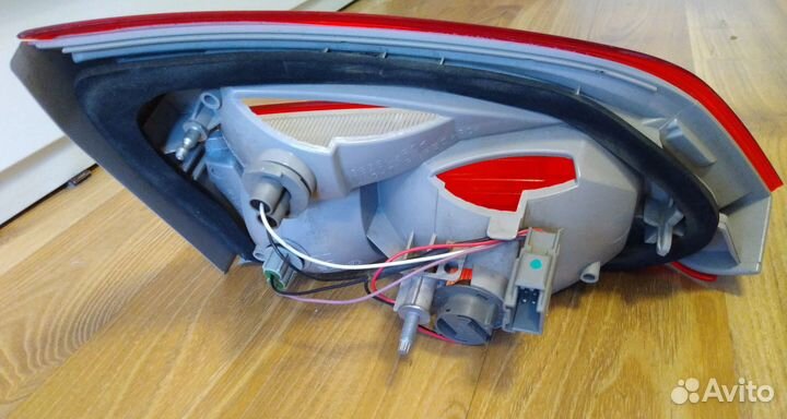 Фонарь правый внутренний Ford Focus 3 (скол)