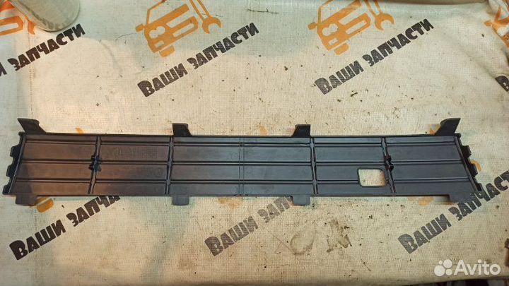 Накладка центральной решётки бампера Volkswagen