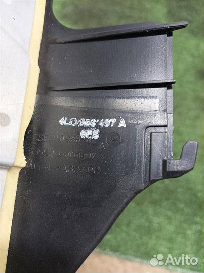 Кожух рулевой колонки нижний Audi Q7 2005