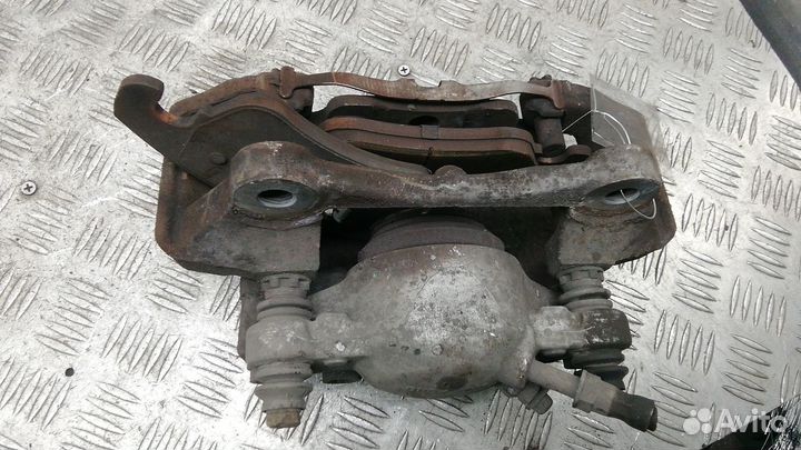 Суппорт передний правый Audi Q5 8R 2011