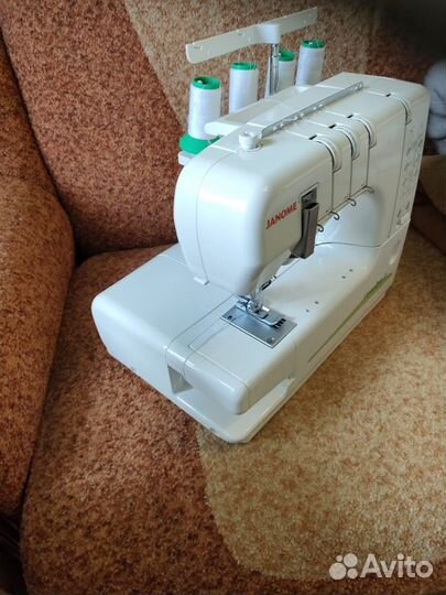 Швейная машина janome coverPro 7