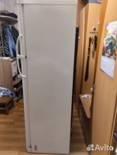 Продам холодильник Indesit бу