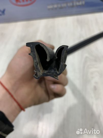 Уплотнитель зад проема стекла двери Nissan note E1