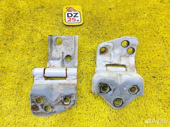 Петли двери багажника задние Suzuki Jimny 145377