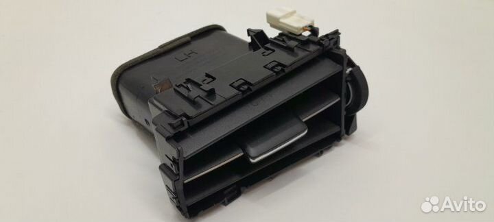 Дефлектор воздушный центральный левый Lexus Lx570