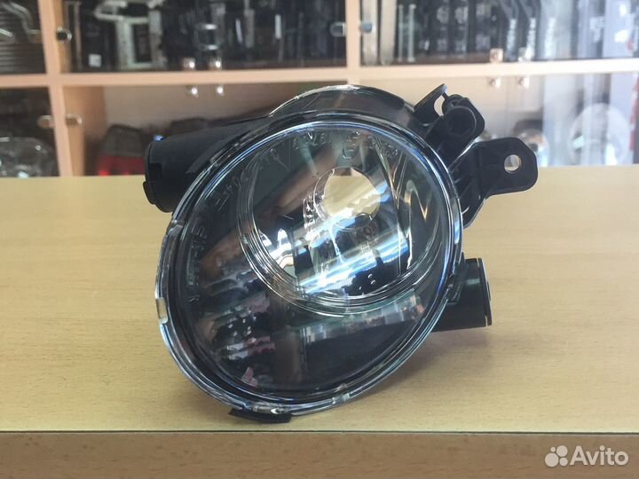 Фара противотуманная Вольво S80, V70, XC70