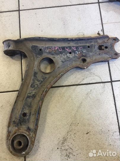 Рычаг подвески передний правый Chery Amulet A15