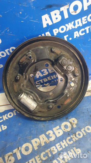 Пыльник задней ступицы. левый Toyota Noah минивен