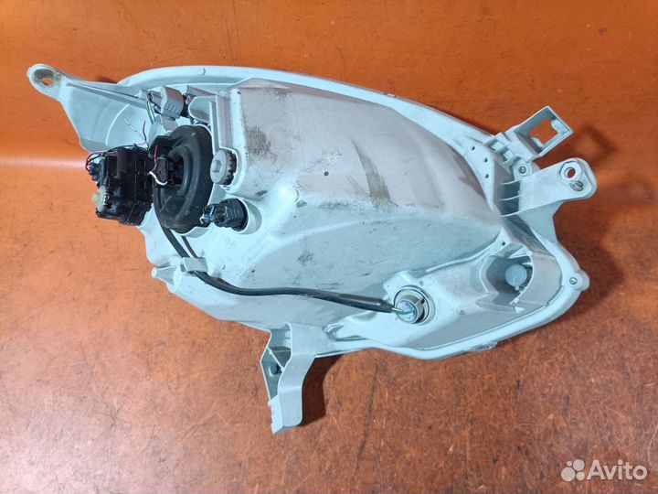 Фара Toyota Passo KGC30 (Левое)