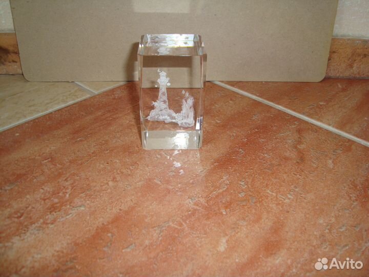 Стеклянный сувенир с лазерной гравировкой