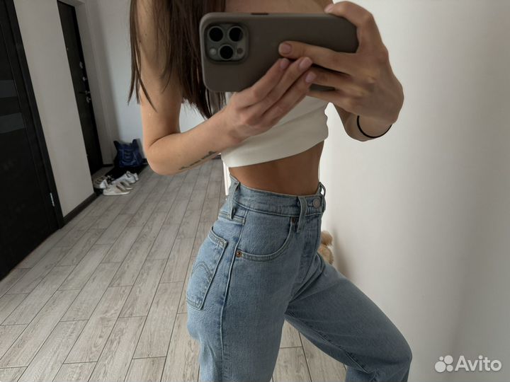 Джинсы Levis женские