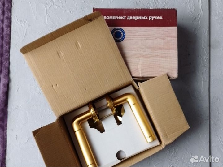 Комплект дверных ручек с защёлкой золото