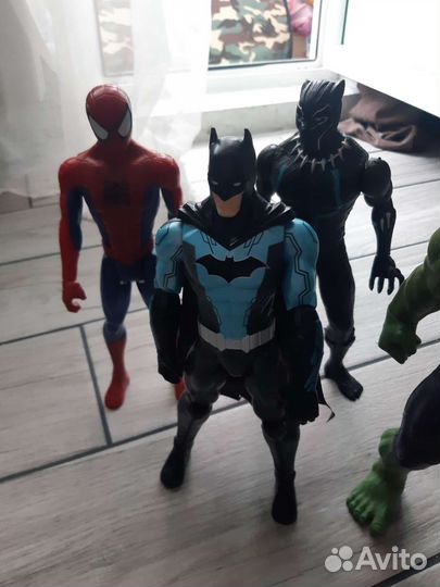 Фигурки супергероев