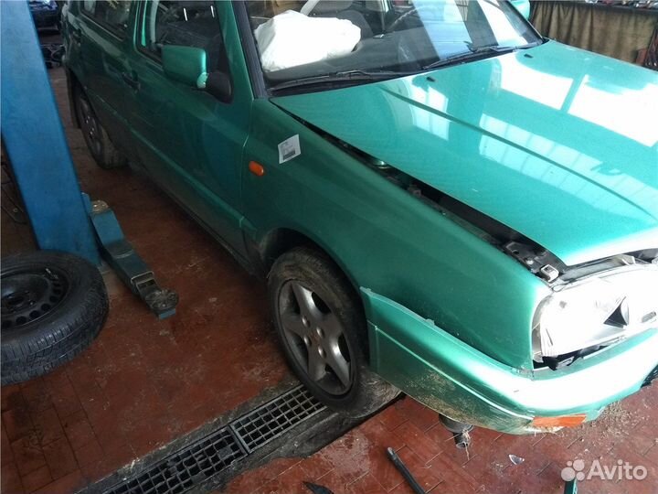 Разбор на запчасти Volkswagen Golf 3