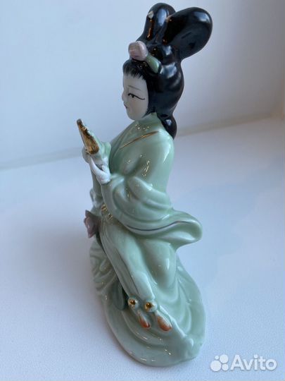 Фарфоровая статуэтка девушка Гейша