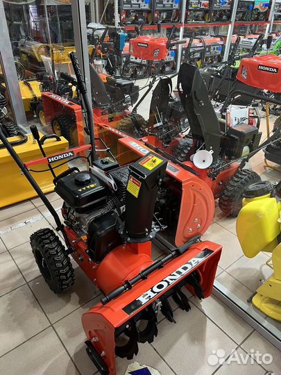 Снегоуборщик Honda HSS