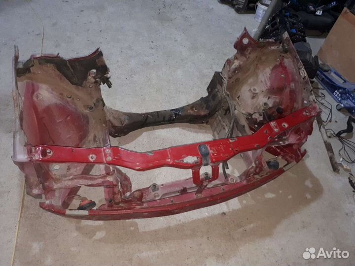 Передняя часть автомобиля морда мерседес 202