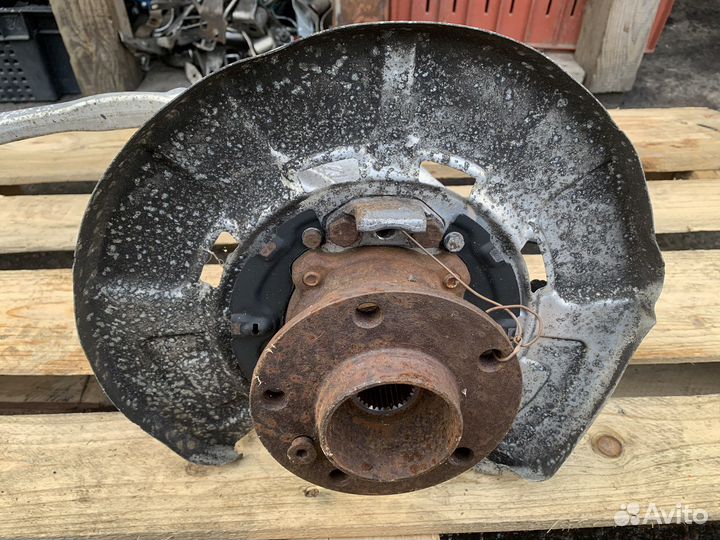 Кулак задний левый бмв е70/71 ф15/16