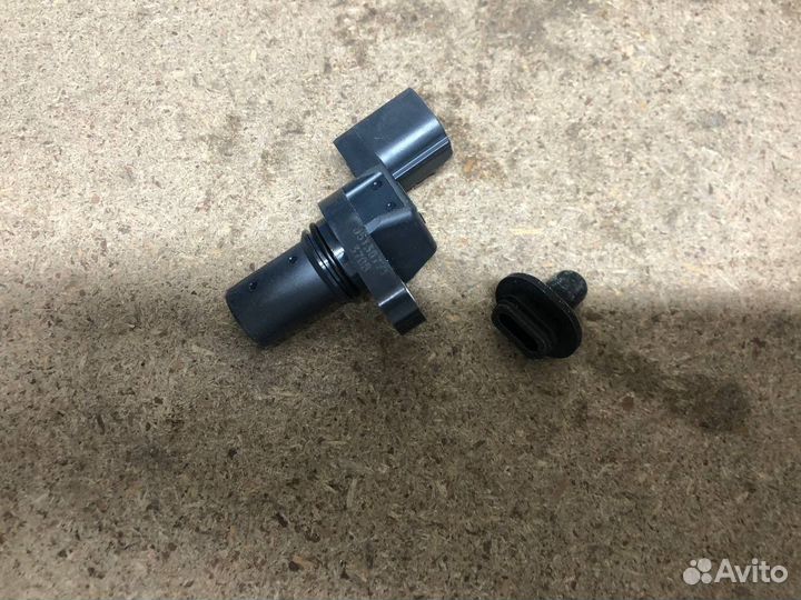 Датчик положения распредвала Mitsubishi MR578768