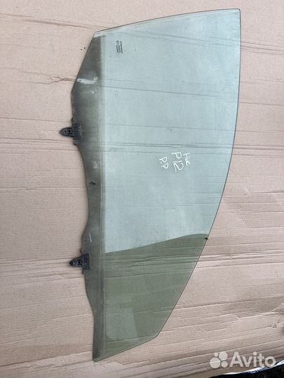 Стекло передней правой двери Nissan Primera P12