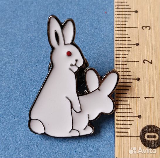 Значок пин кролики