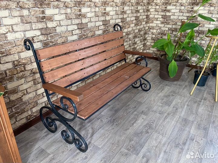 Садовая ажурная скамейка