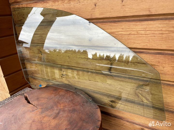 Стекло заднее Toyota Caldina