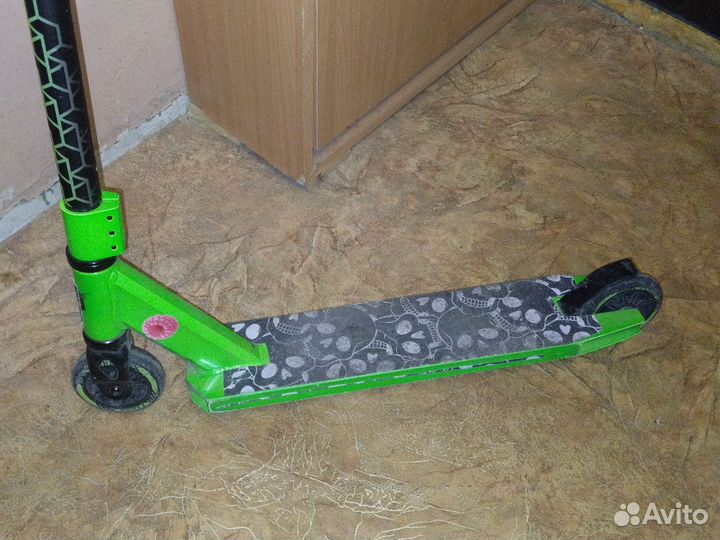 Трюковой самокат парковый
