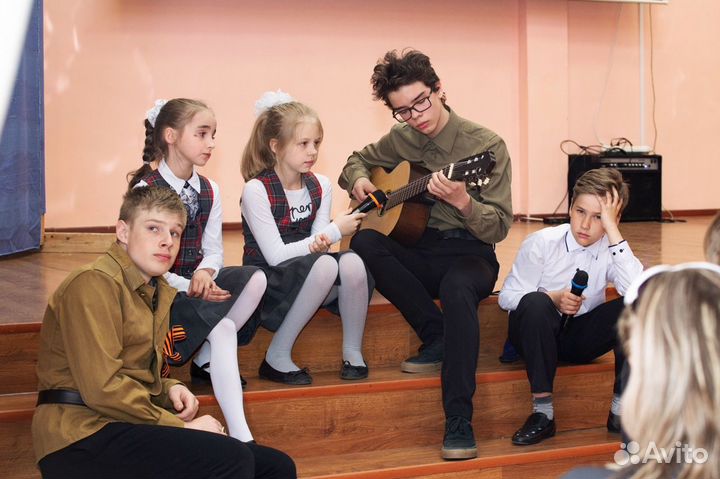 Гитара, вокал, режиссура песни