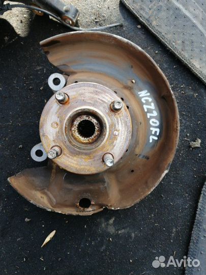 Ступица передняя левая Toyota Raum NCZ20 1NZ