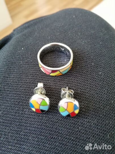 Гвоздики и кольцо из серебра