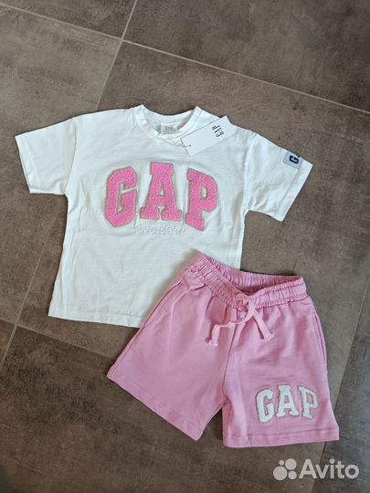 Костюм GAP (футболка, шорты) новый (110,116)