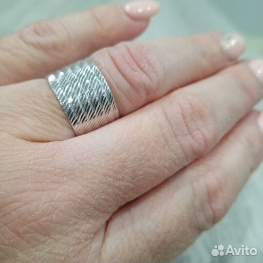 Серебряное кольцо