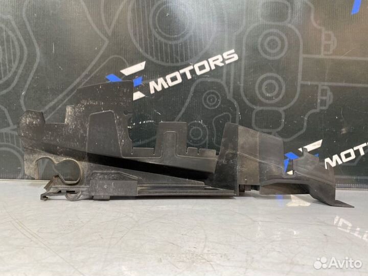 Воздуховод радиатора передний левый Volkswagen