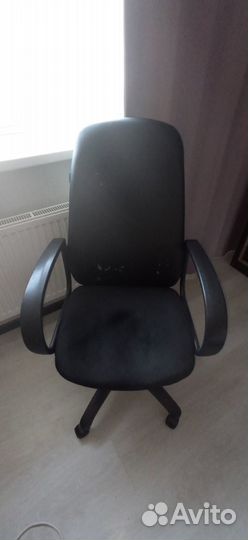 Компьютерный стол и стул