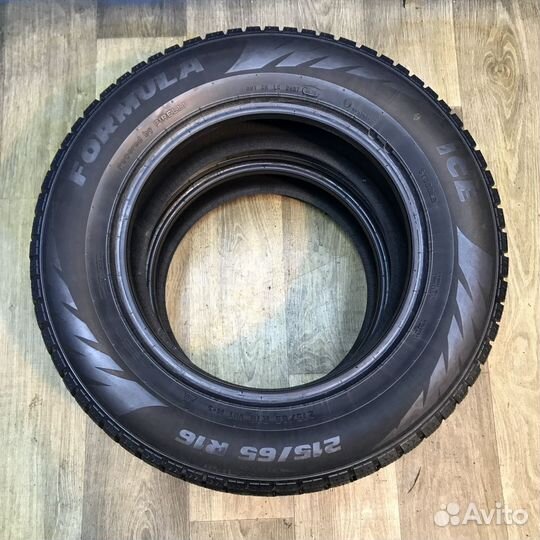 Pirelli Formula Ice 215/65 R16