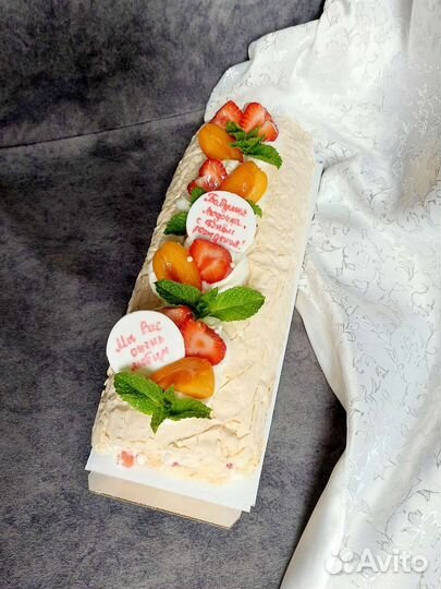 Меренговый рулет, клубника в шоколаде, кейк-попсы