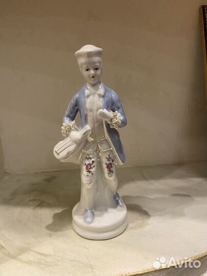 Фарфоровая статуэтка германия