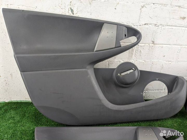 Обшивки дверей комплект Toyota Aygo B10 2009