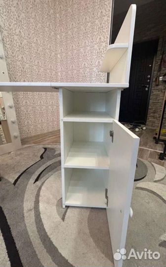 Маникюрный стол складной