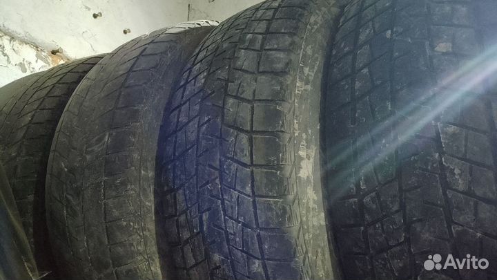 Bridgestone Blizzak DM-V1 225/70 R16