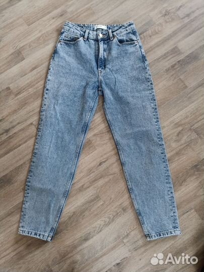 Джинсы mom