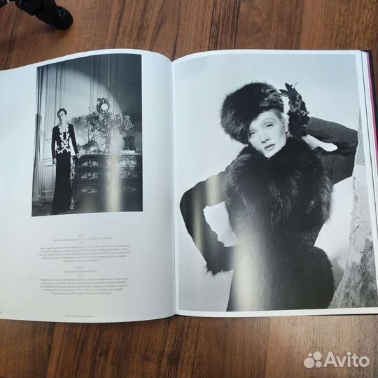 Шикарная книга Schiaparelli & The Artists в пленке