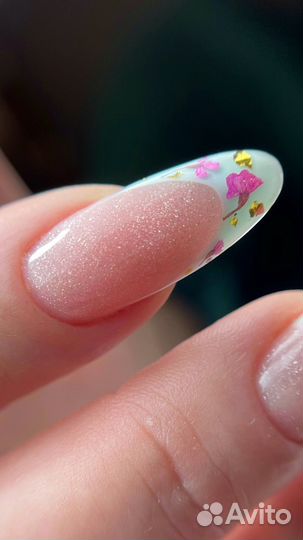 Модель на наращивание ногтей