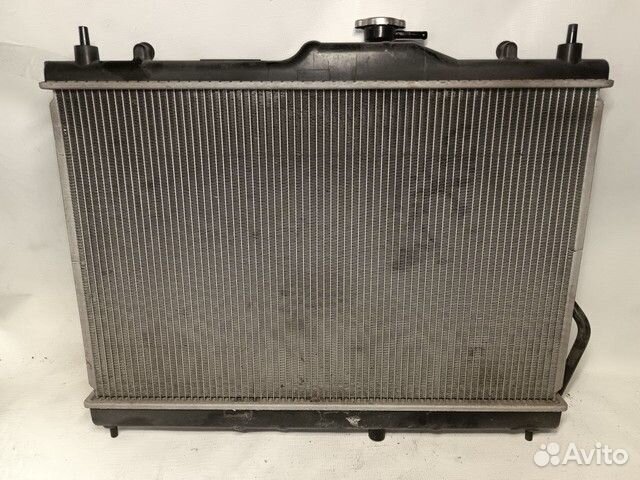 Радиатор охлаждения двигателя Nissan Tiida