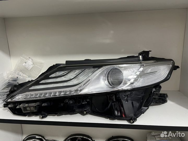 Фара левая Camry v70 v75 Оригинал