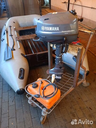 Лодка с мотором